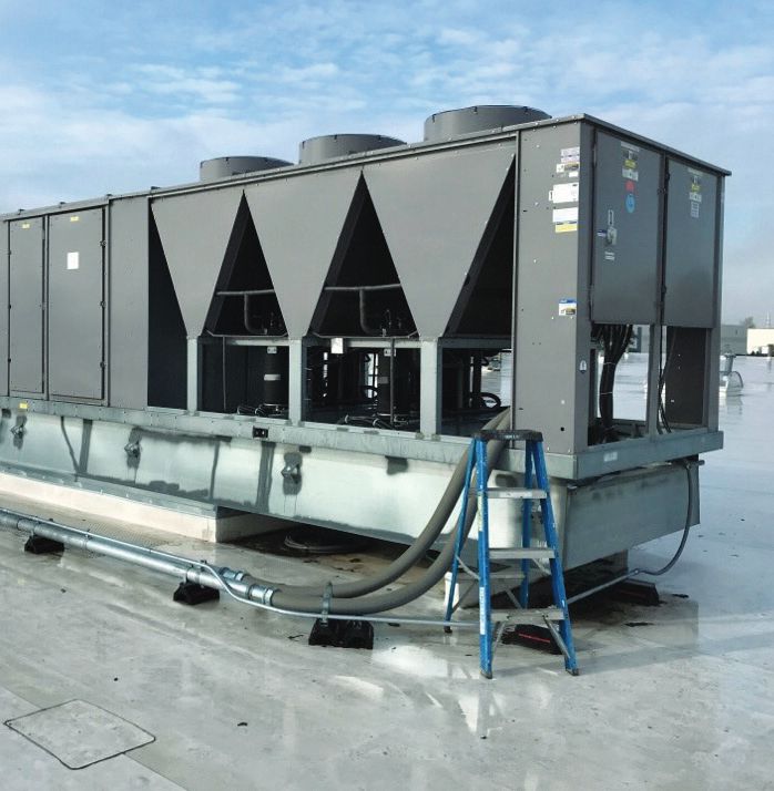 Rooftop air-cooled chiller on steel dunnage